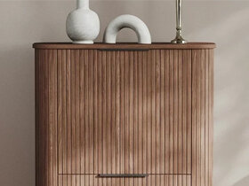 Pohištvo z utori ali letvicami