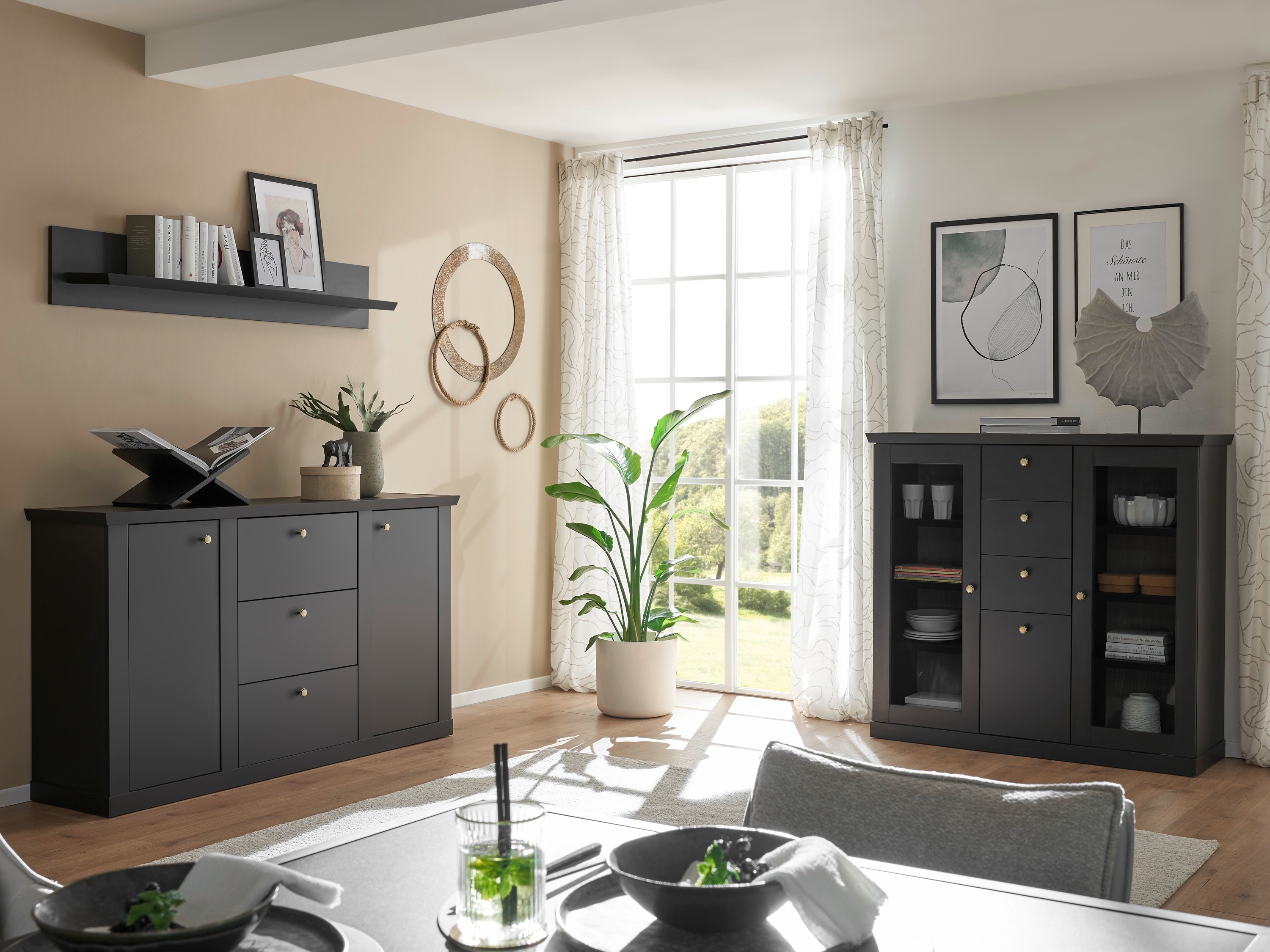 Kolekcija pohištva Lirsero