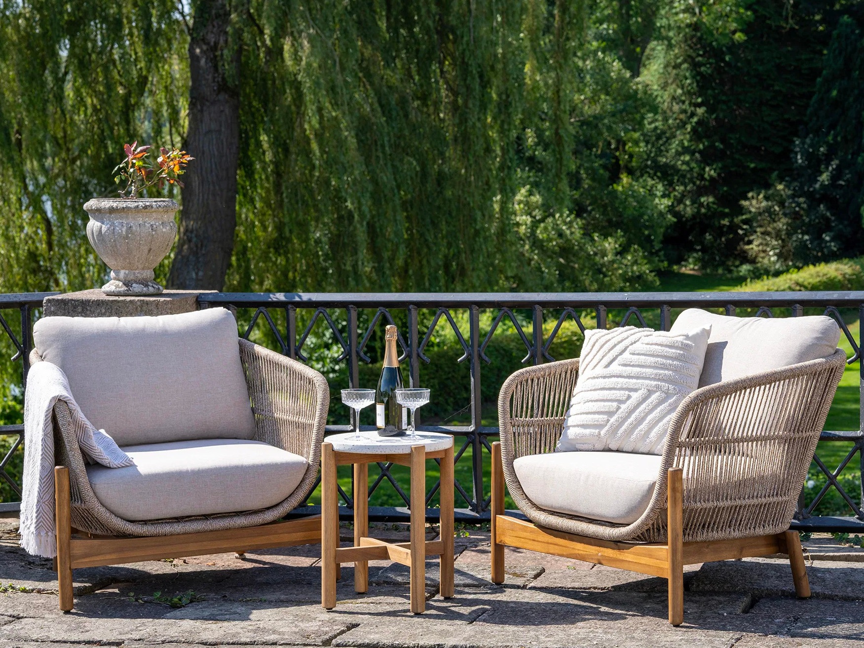 Kolekcija pohištva Tivevai