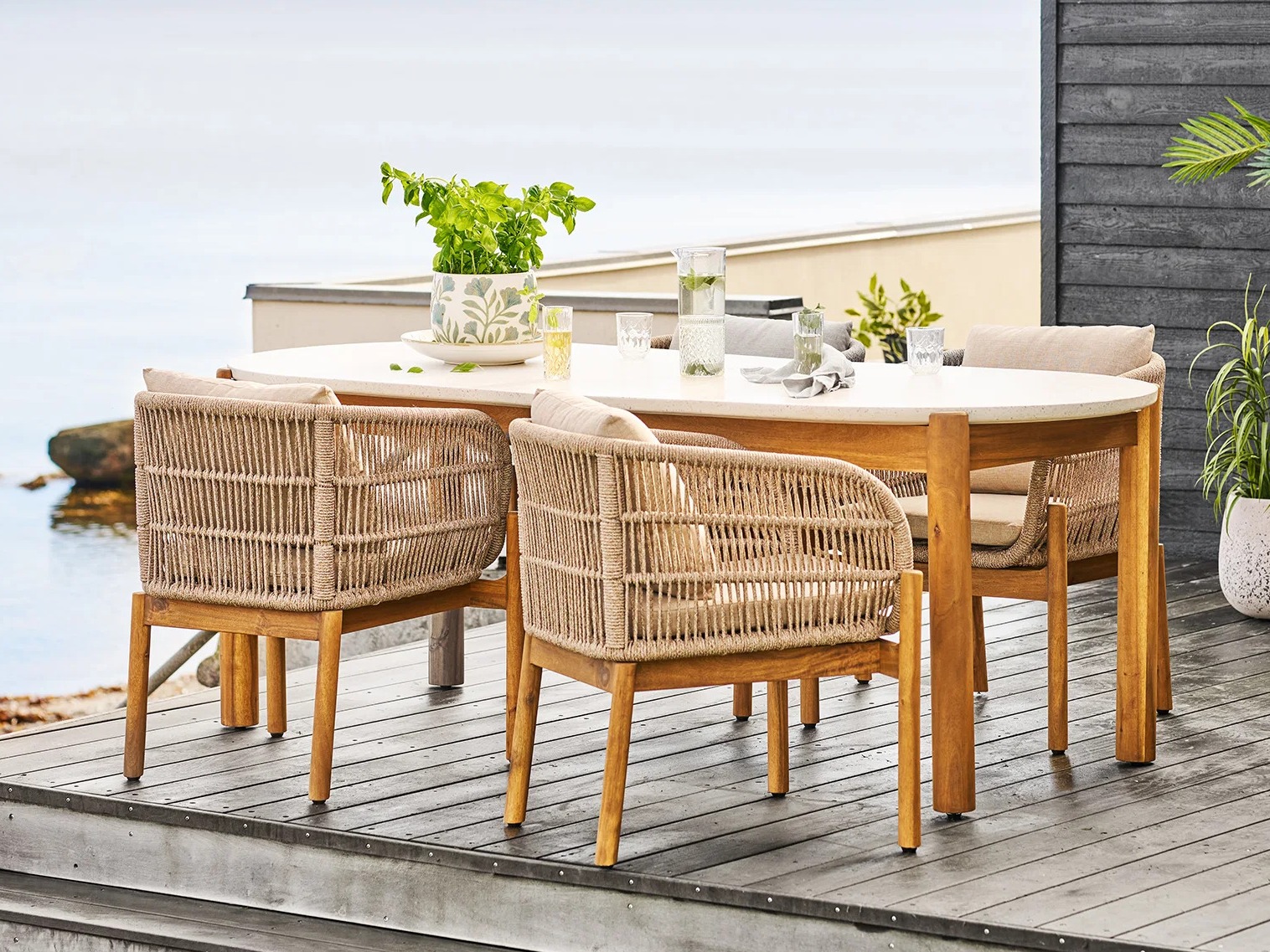 Kolekcija pohištva Tivevai