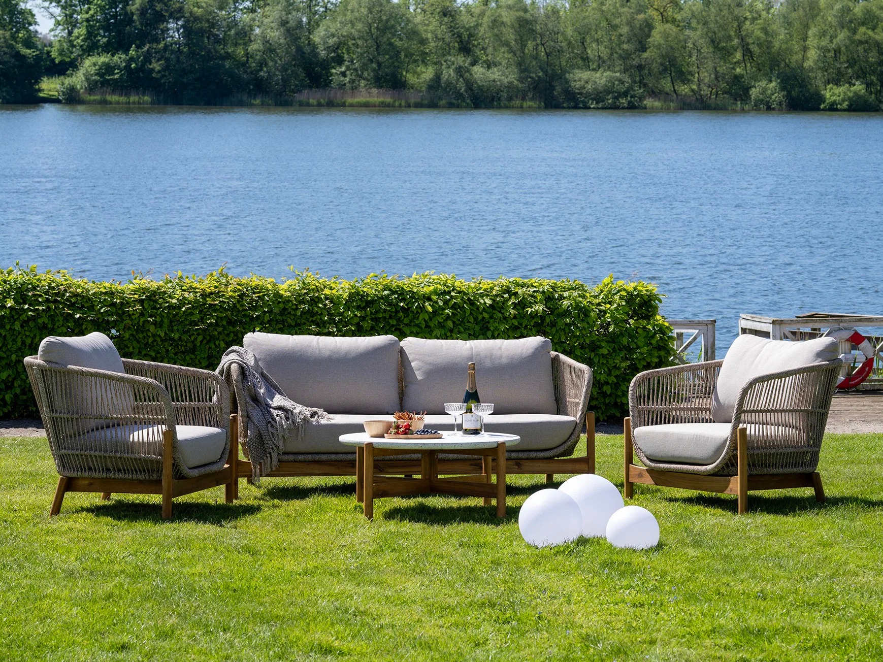 Kolekcija pohištva Tivevai