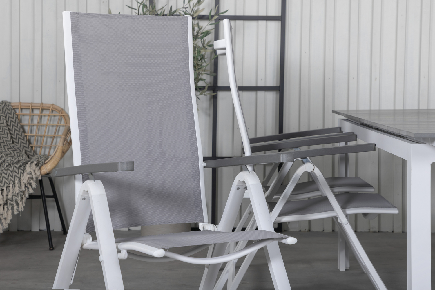 Komplet mize in stolov Dallas 701