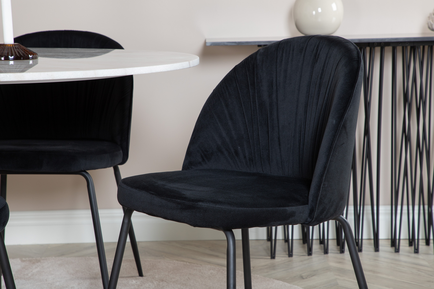 Jedilniški komplet Dallas 1303 (Črna)