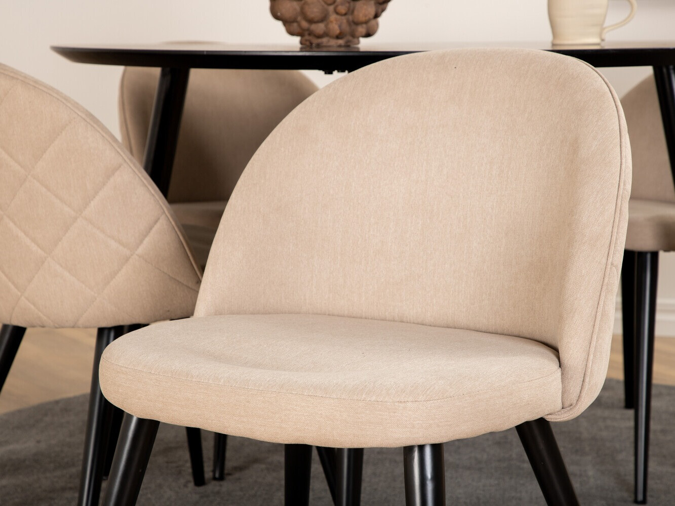 Jedilniški komplet Dallas 2545 (Bež + Črna)