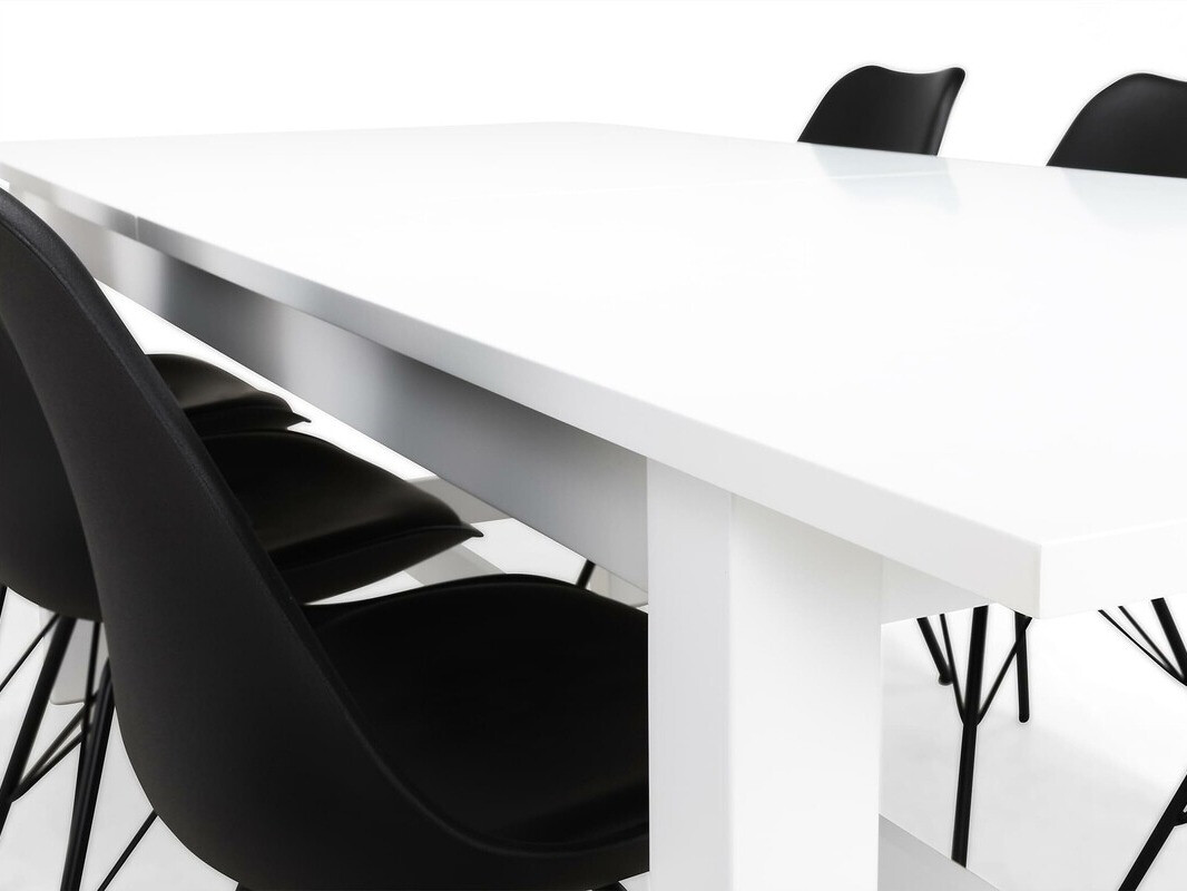 Jedilniški komplet Scandinavian Choice 575 (Črna + Srebrna)