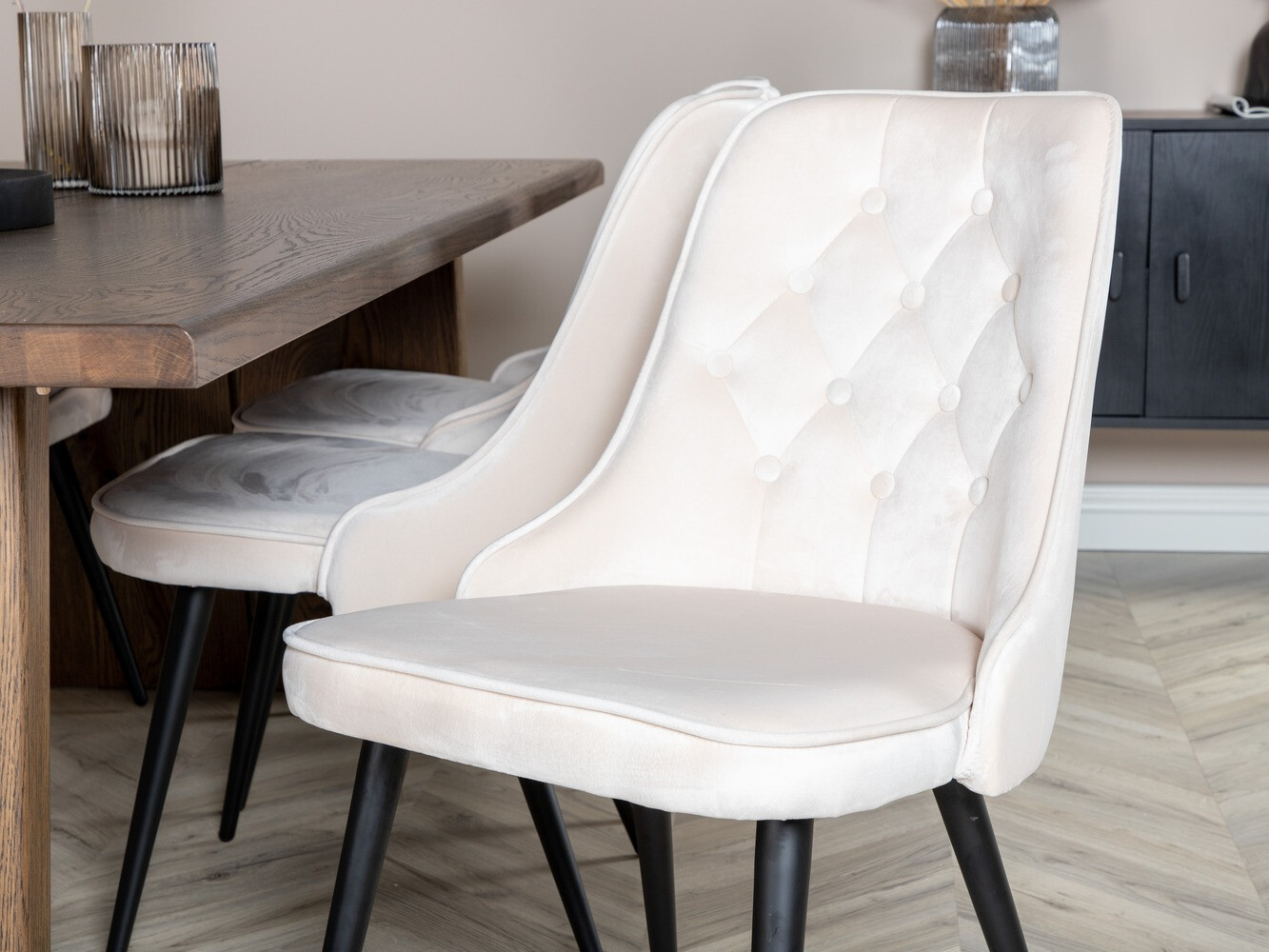 Jedilniški komplet Dallas 1807 (Črna + Bež)