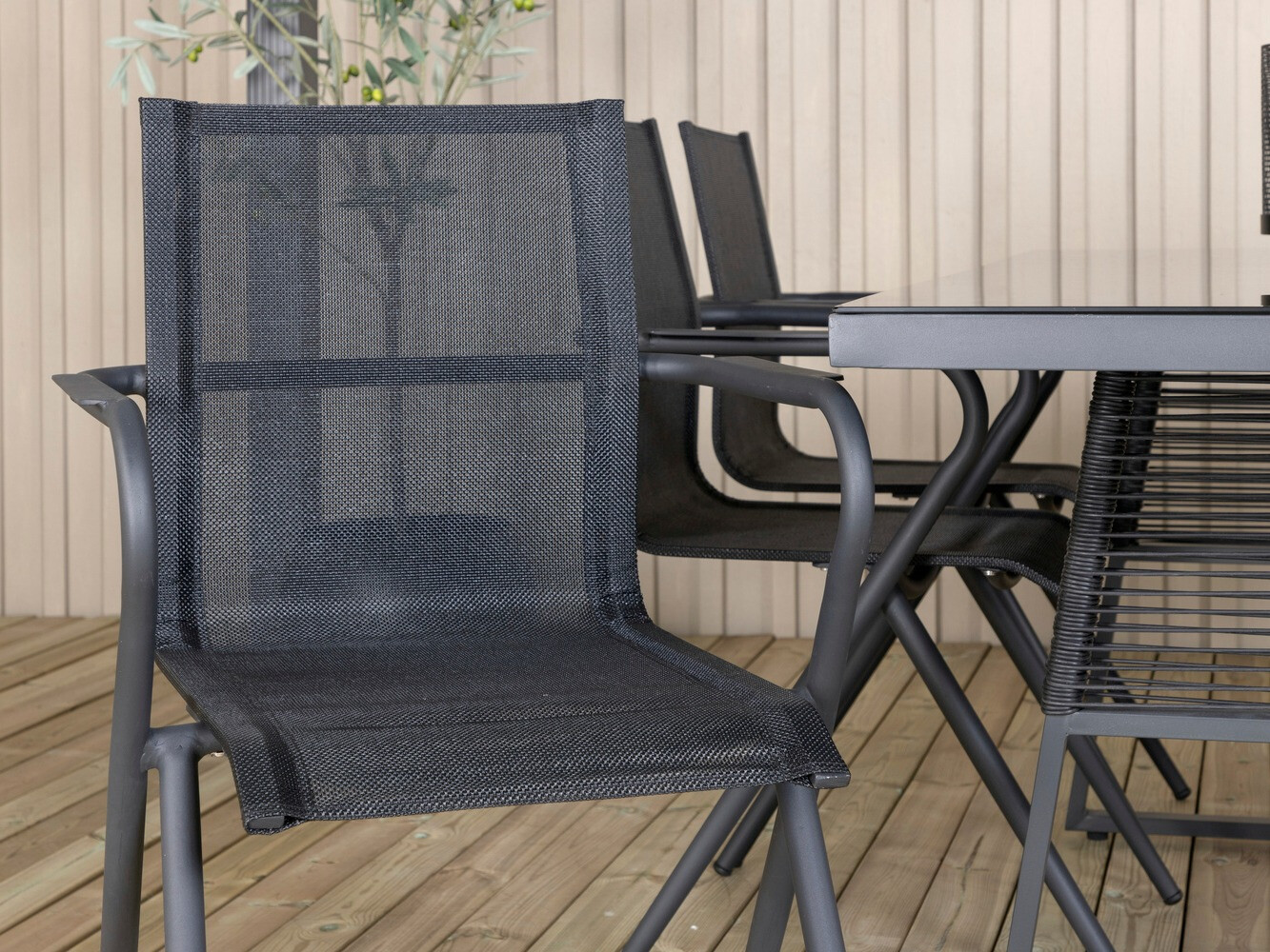 Komplet mize in stolov Dallas 1042