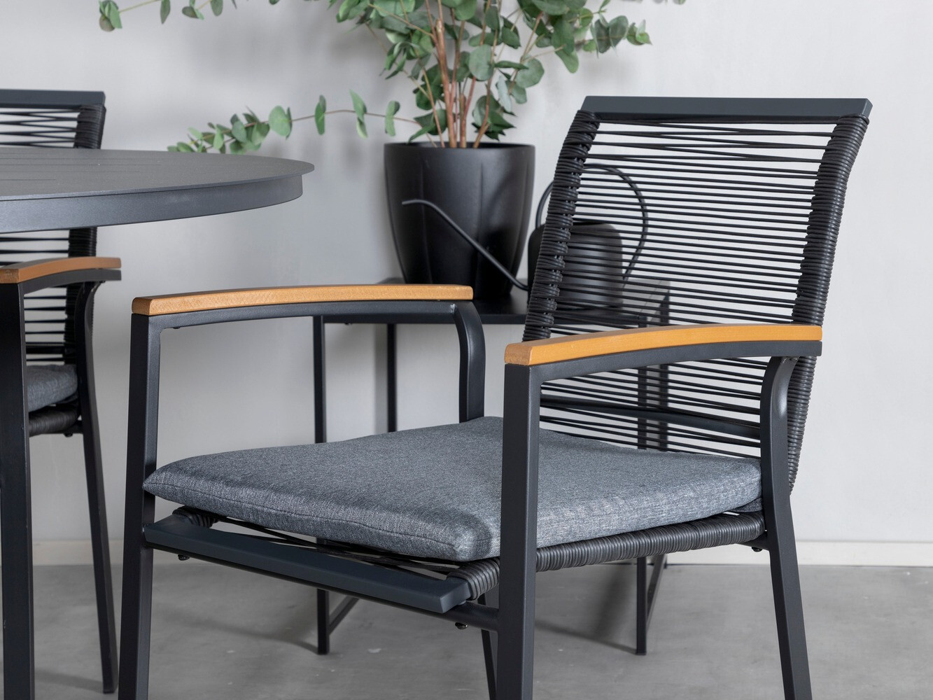 Komplet mize in stolov Dallas 1055