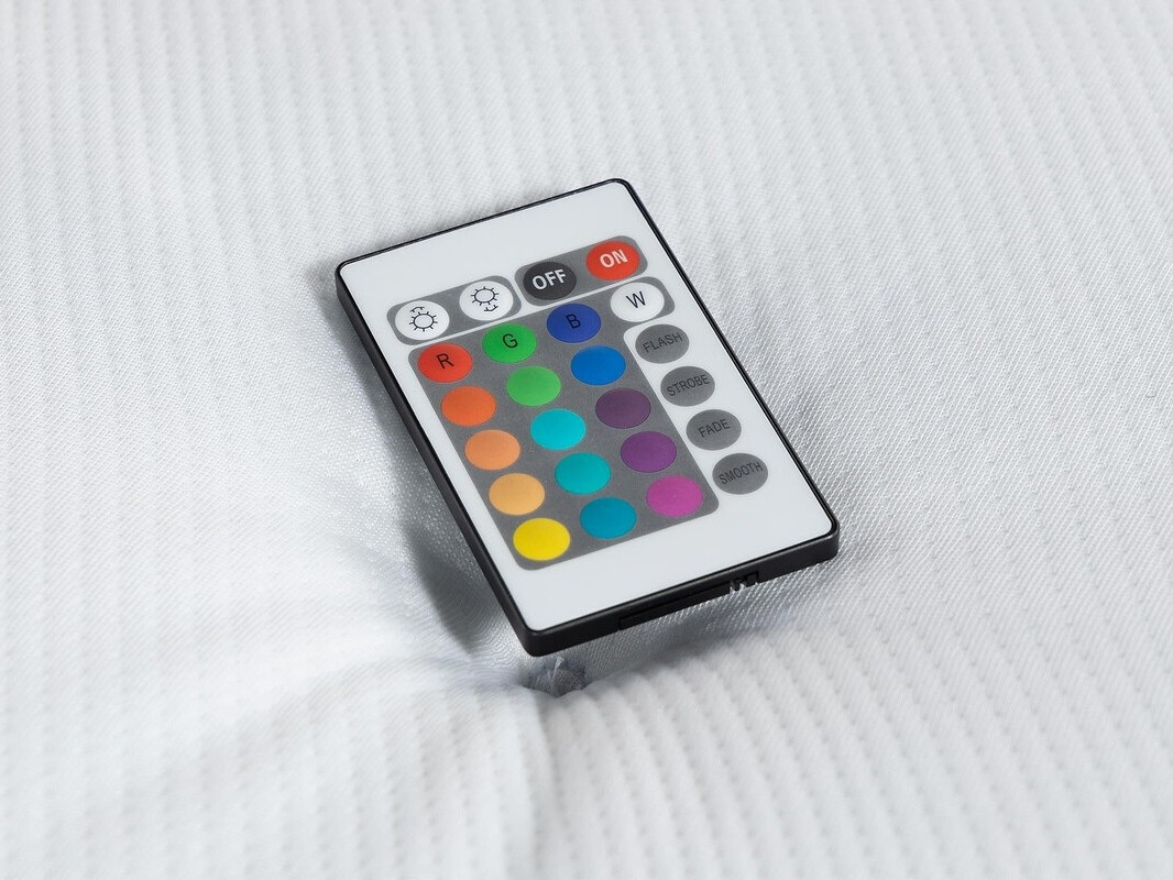 Boxspring postelja Seattle 136 (Monolith 84)