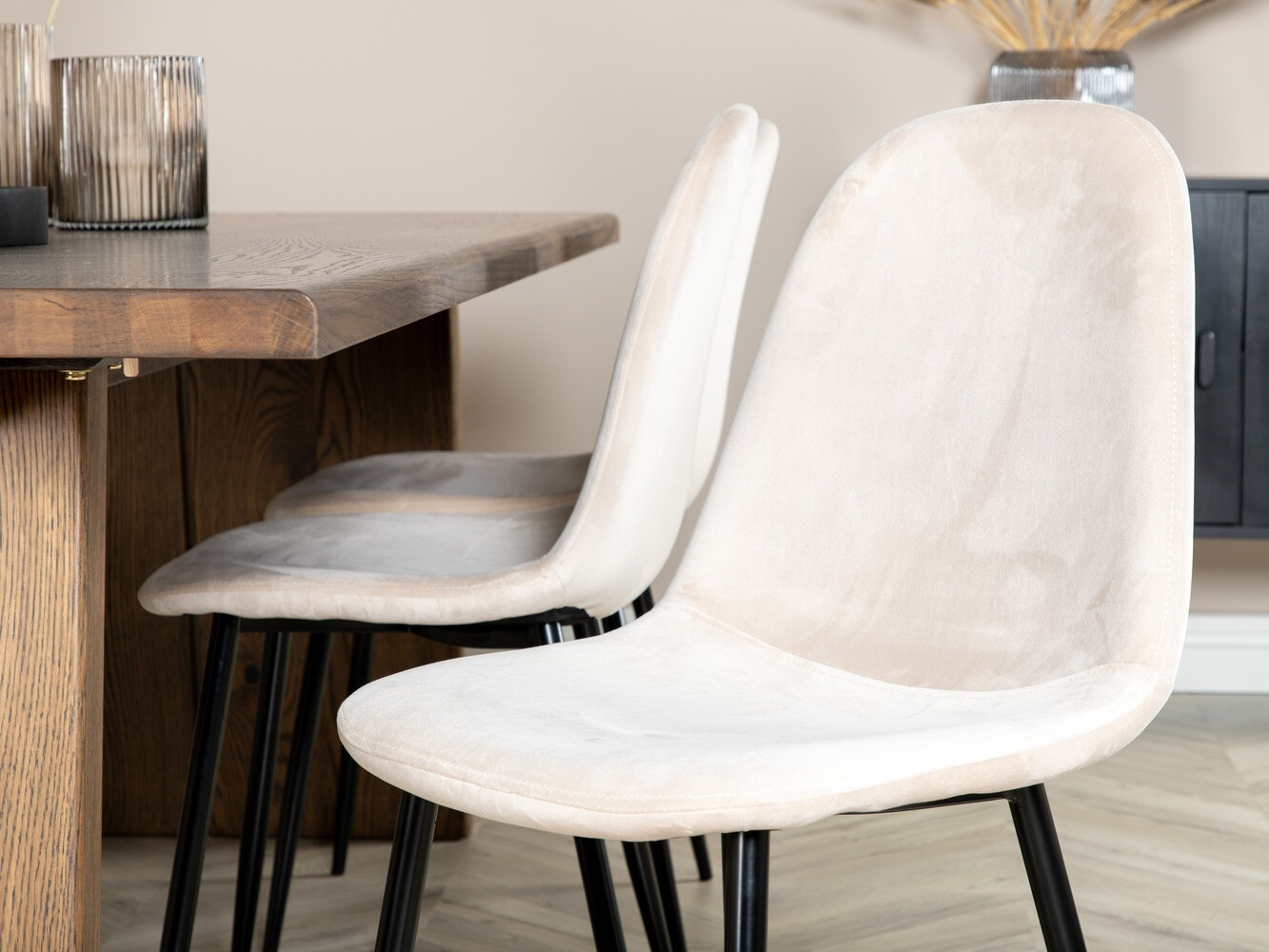 Jedilniški komplet Dallas 1868 (Črna + Bež)