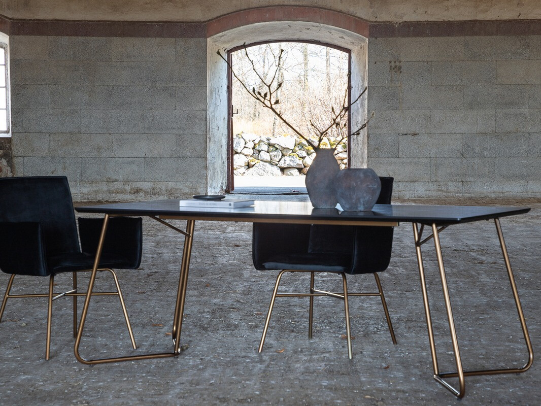 Miza Dallas 1721 (Črna + Baker)