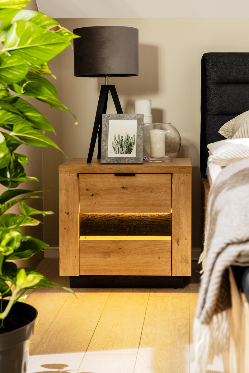 Nočna omarica Sermeli 109