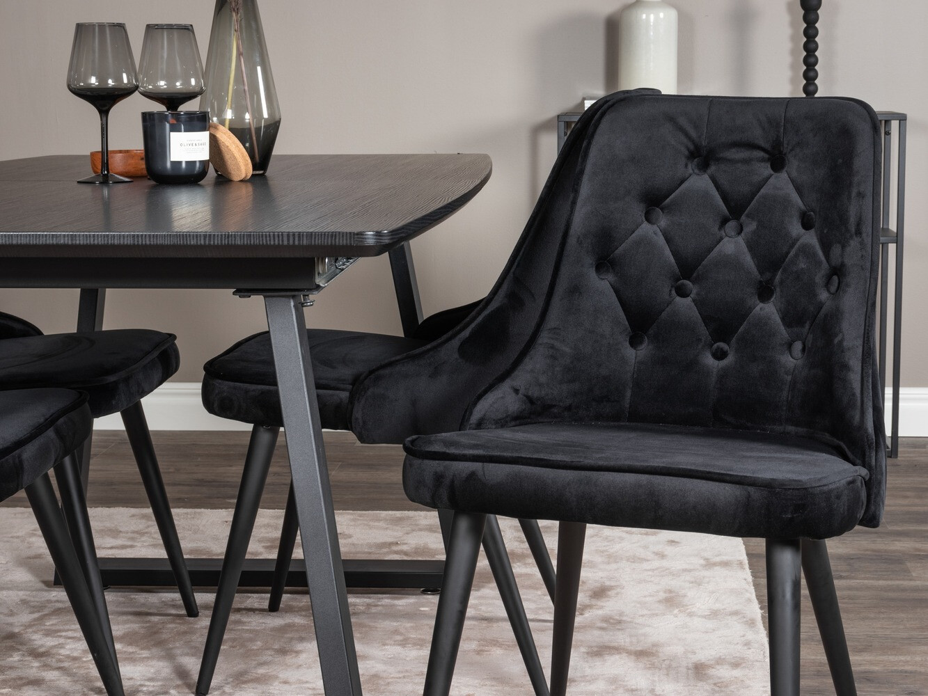 Jedilniški komplet Dallas 1993 (Črna)