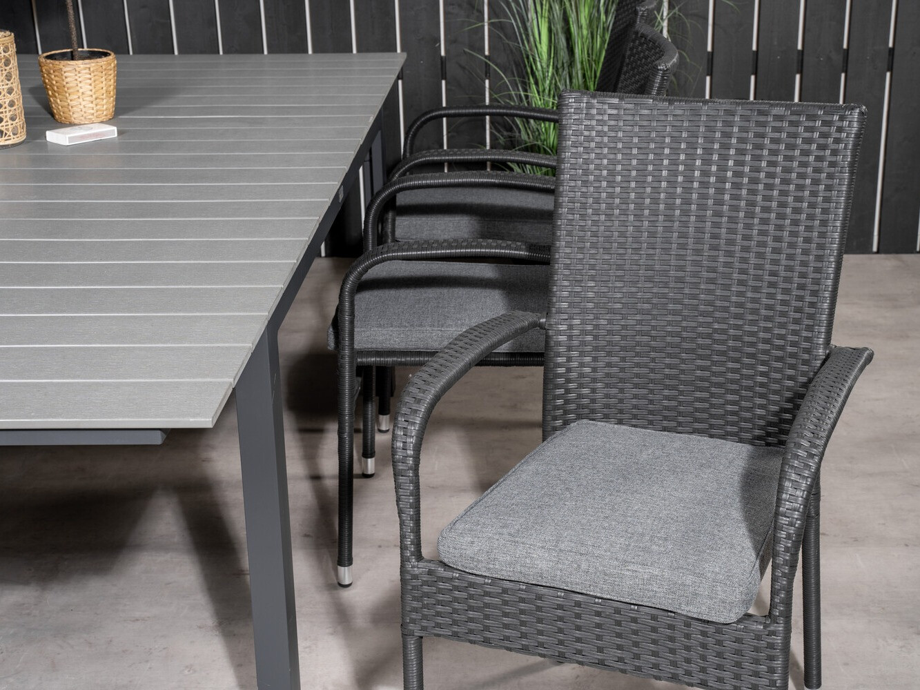 Komplet mize in stolov Dallas 2479