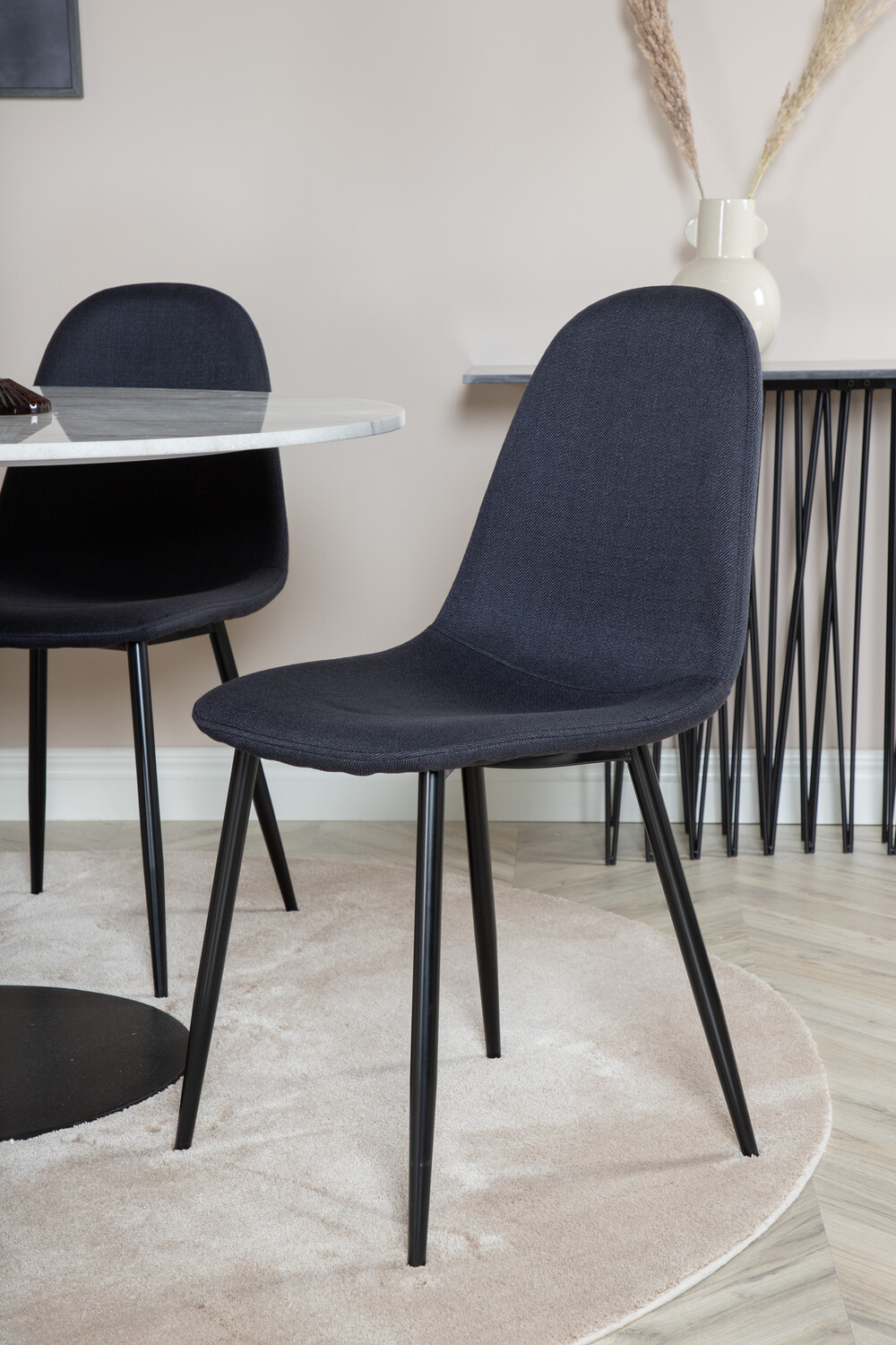 Jedilniški komplet Dallas 1613 (Črna)