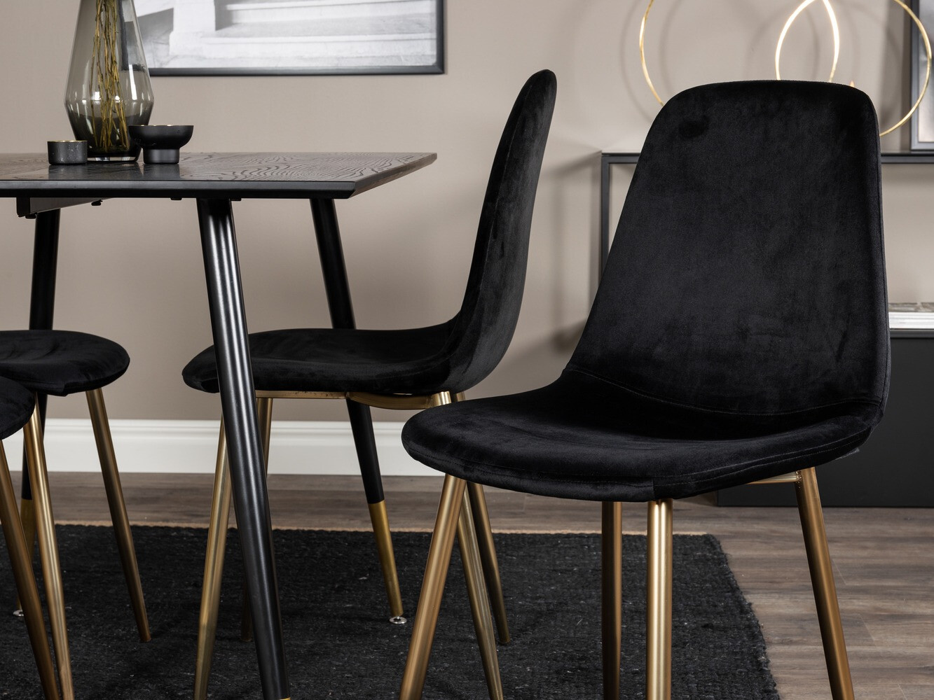 Jedilniški komplet Dallas 1693 (Črna)