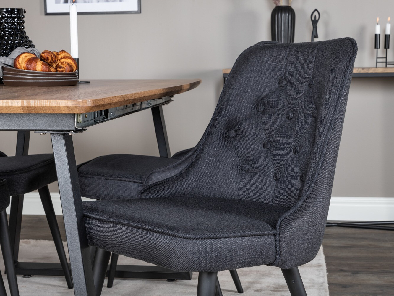 Jedilniški komplet Dallas 332 (Črna)