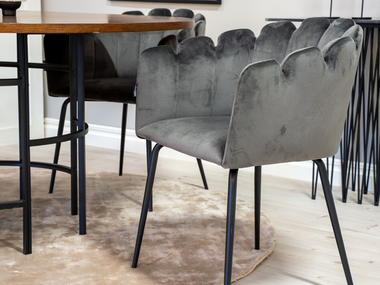 Jedilniški komplet Dallas 310 (Siva + Črna)