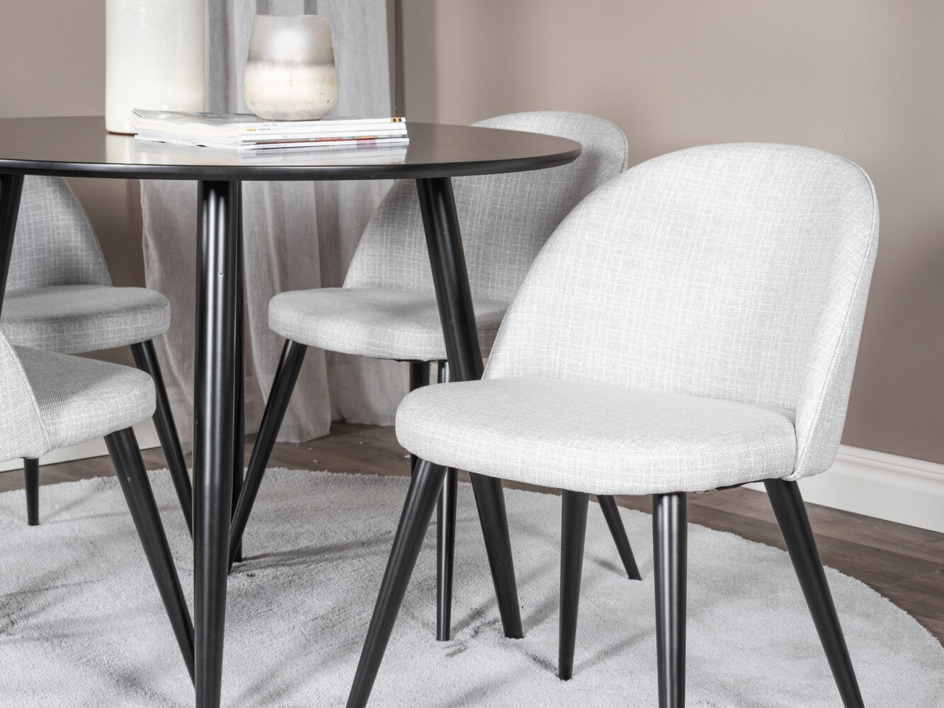 Jedilniški komplet Dallas 343 (Svetlo siva + Črna)