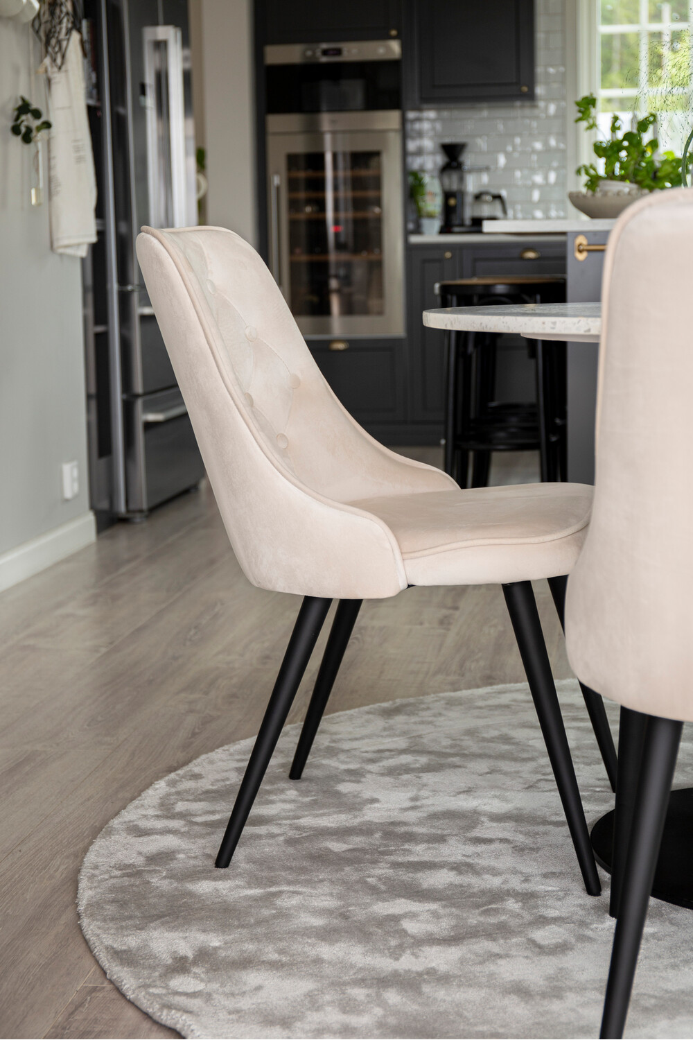 Jedilniški komplet Dallas 1160 (Bež + Črna)