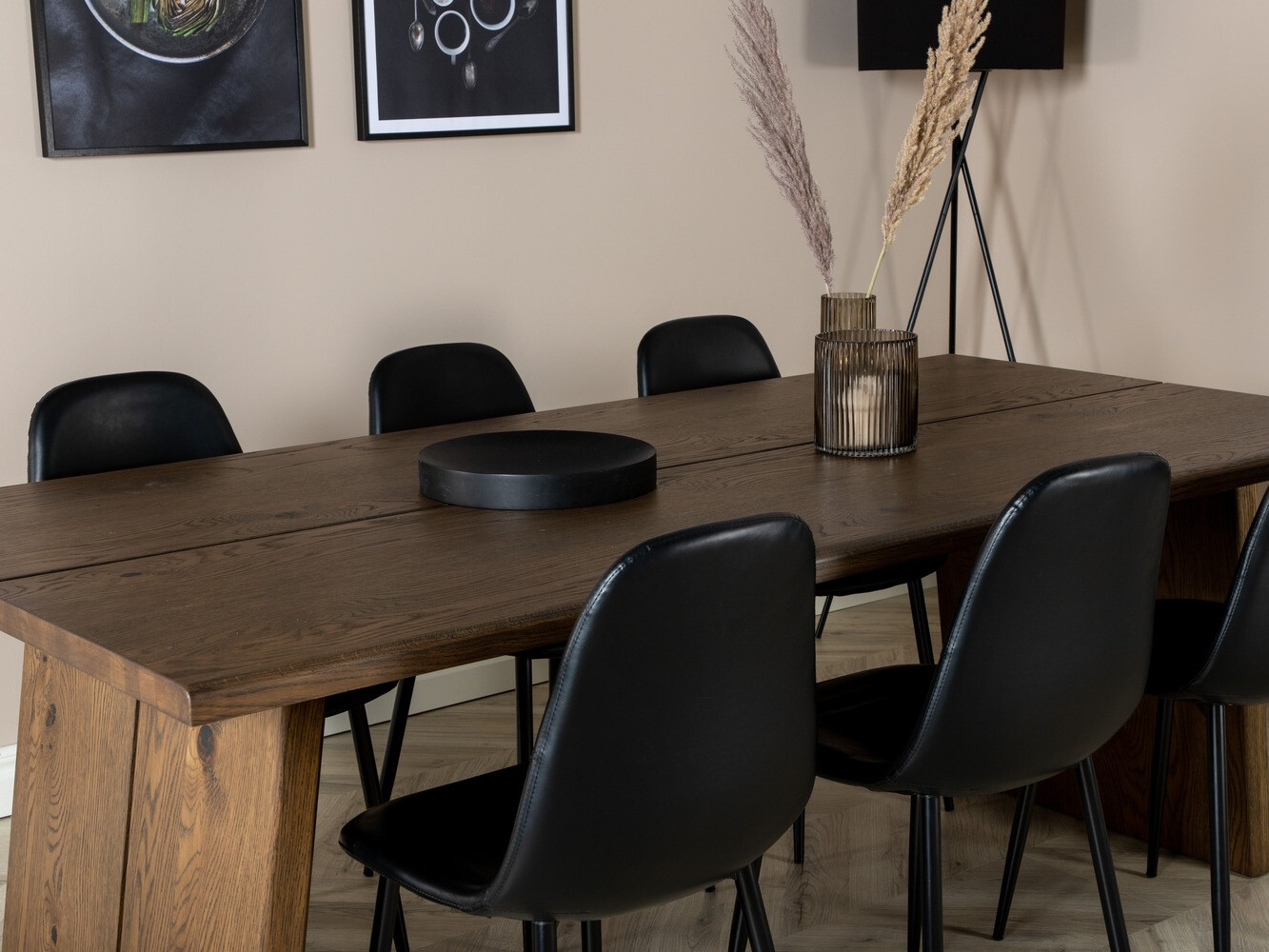 Jedilniški komplet Dallas 1841 (Temen hrast + Črna)