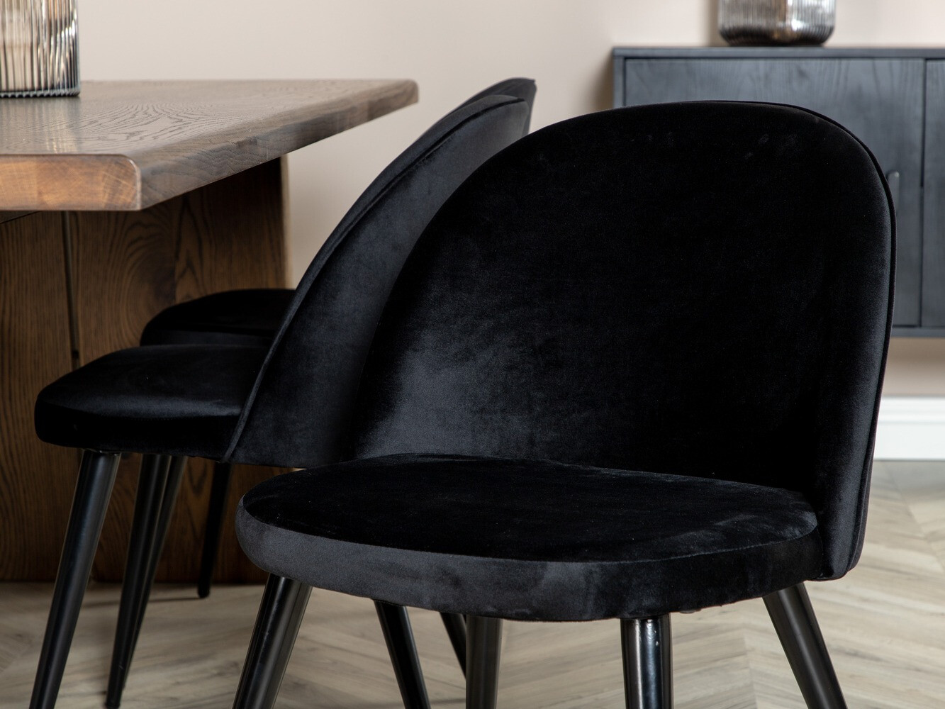 Jedilniški komplet Dallas 1856 (Črna)