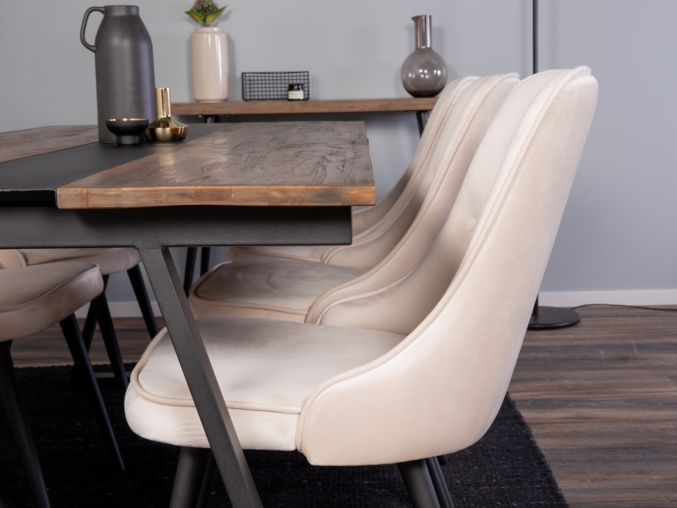 Jedilniški komplet Dallas 1934 (Črna + Bež)