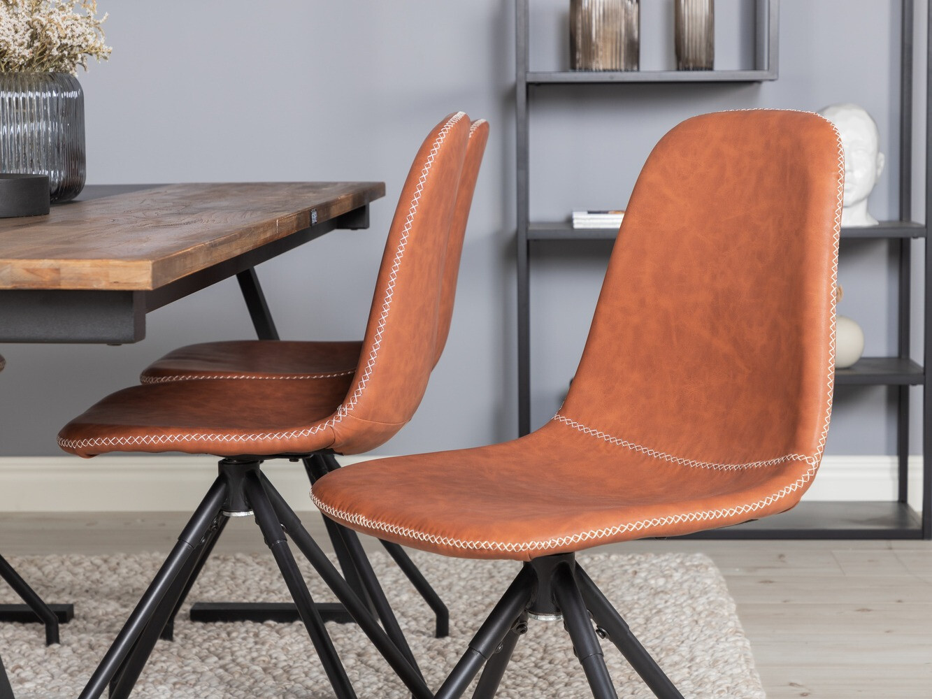 Jedilniški komplet Dallas 1938 (Črna + Rjava)