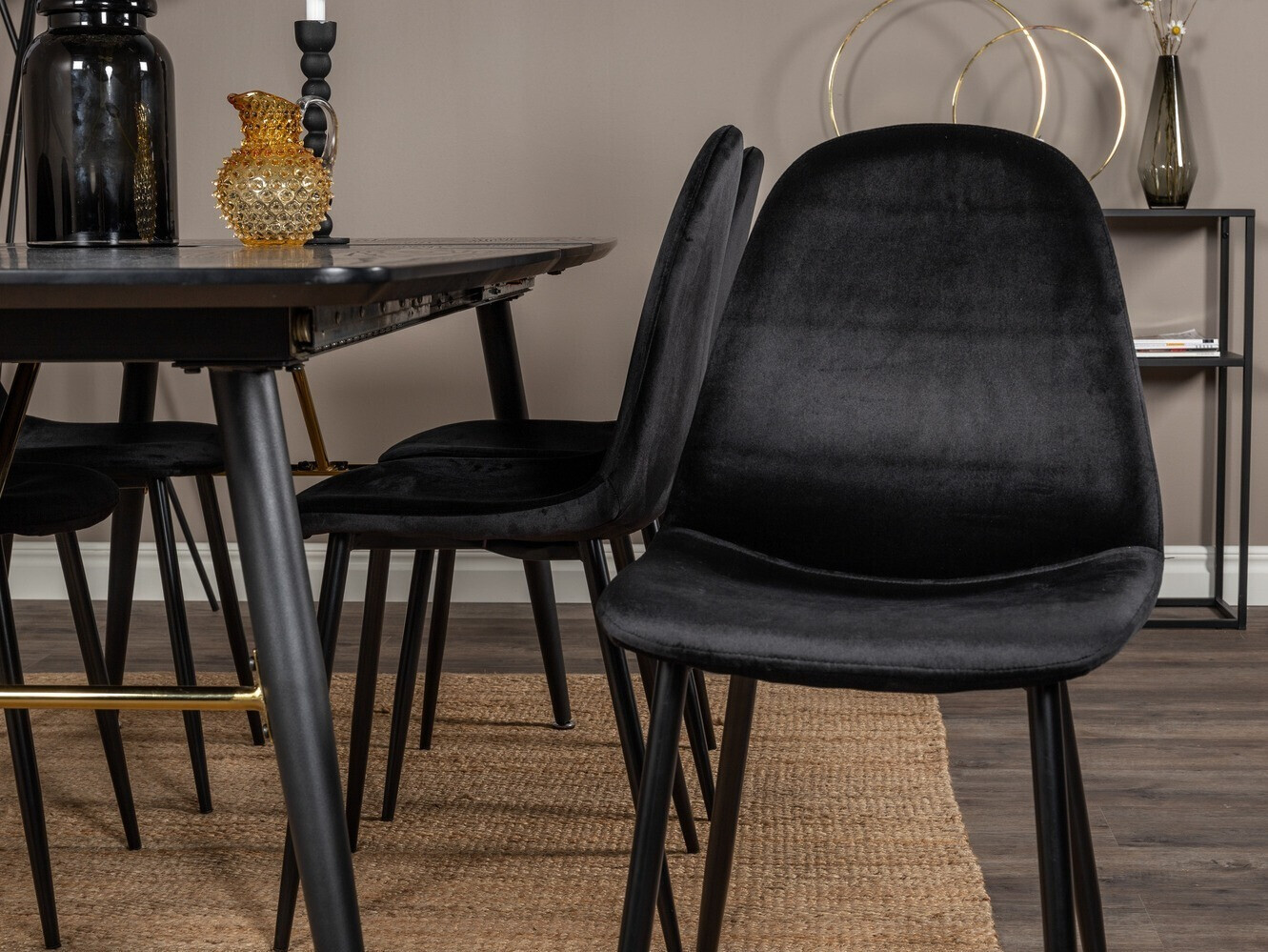 Jedilniški komplet Dallas 1580 (Črna)