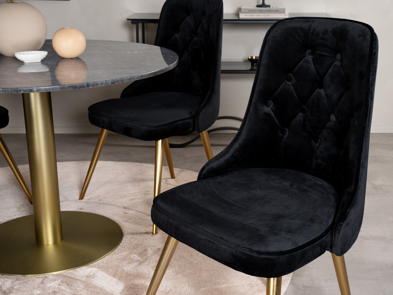 Jedilniški komplet Dallas 370 (Črna + Zlata)