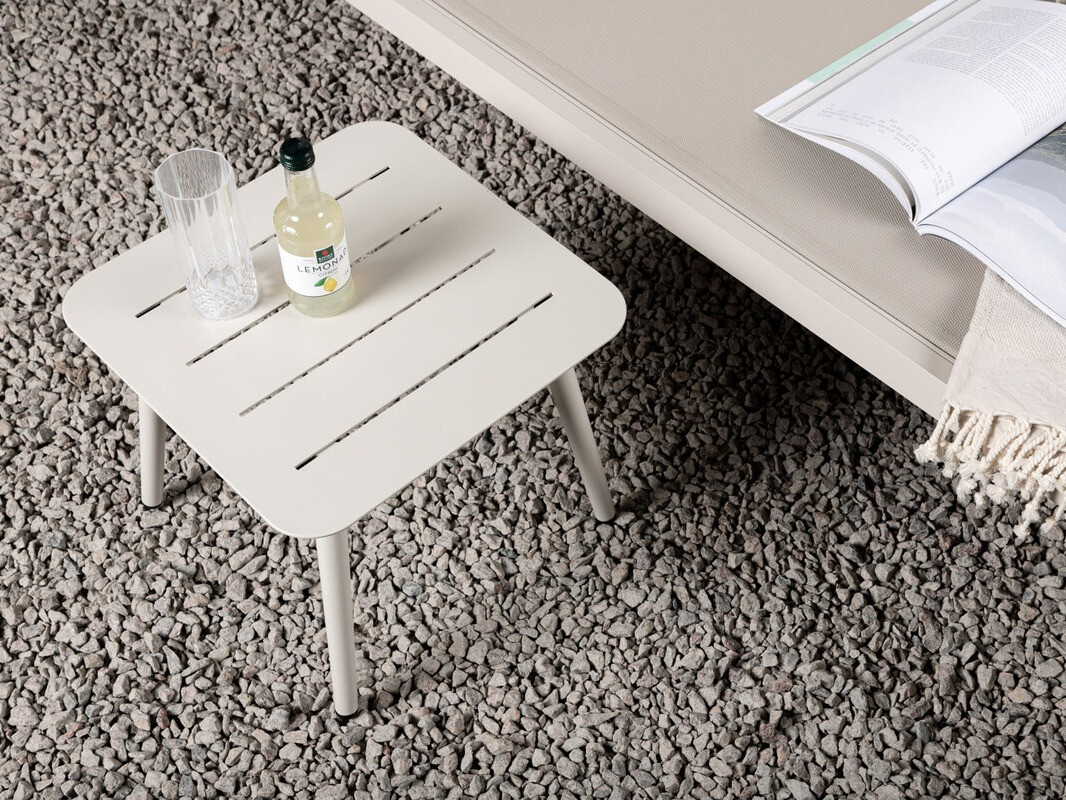 Vrtna mizica Dallas 2840 (Krema)