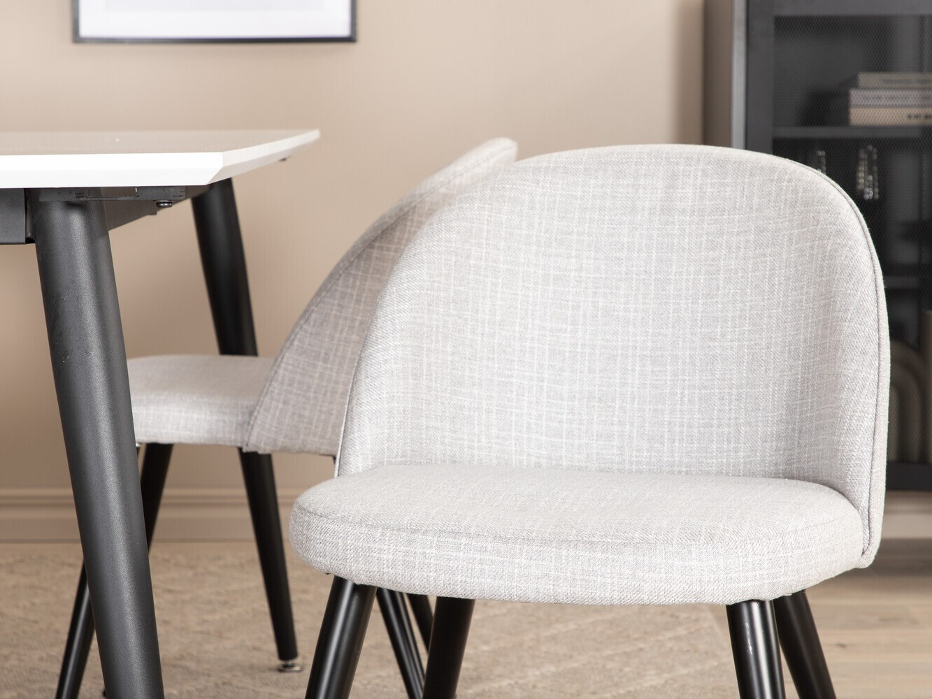 Jedilniški komplet Dallas 2731 (Svetlo siva + Črna)