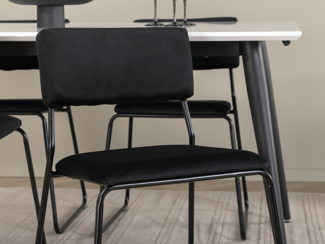 Jedilniški komplet Dallas 2736 (Črna)