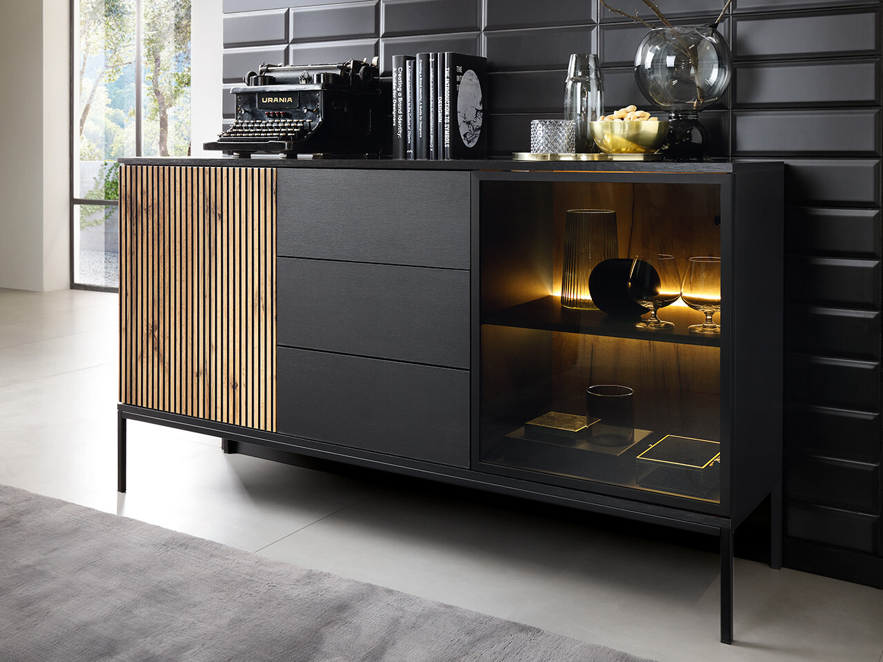 Komoda Soferi 108 (Črna + Wotan hrast)