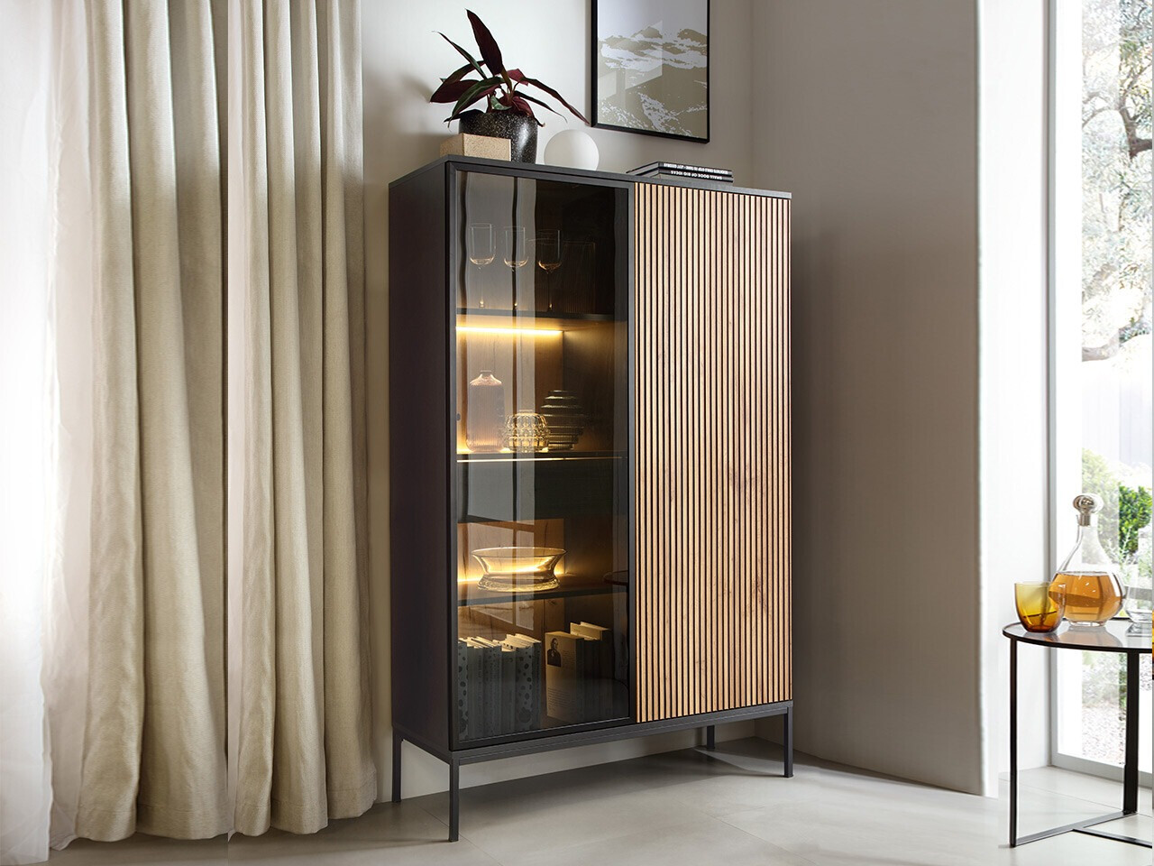 Regal Manal (Črna + Wotan hrast)