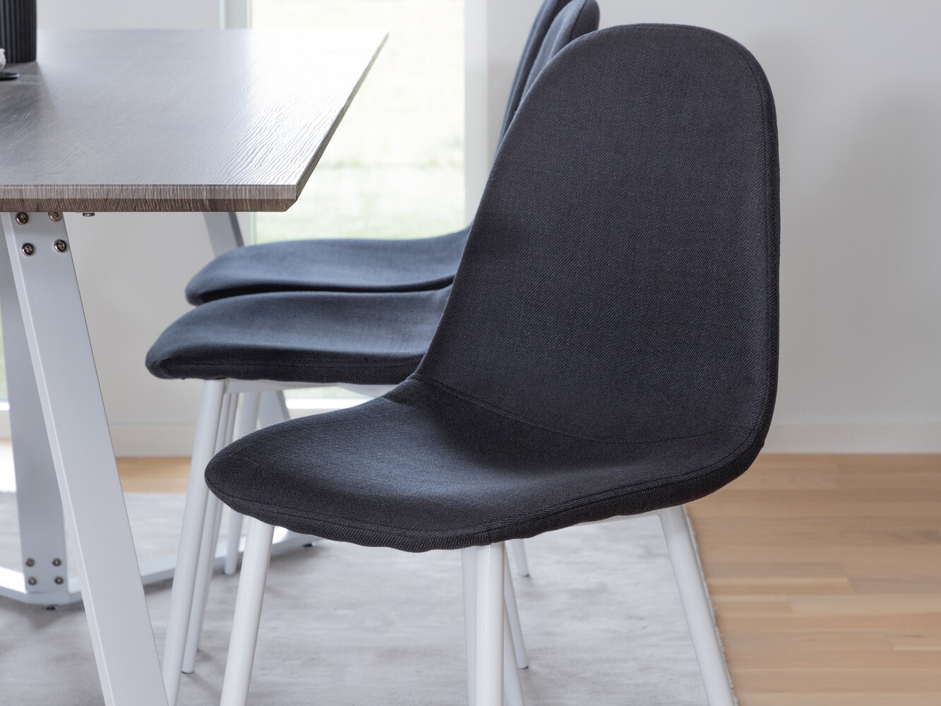 Jedilniški komplet Dallas 1804 (Bela + Črna)