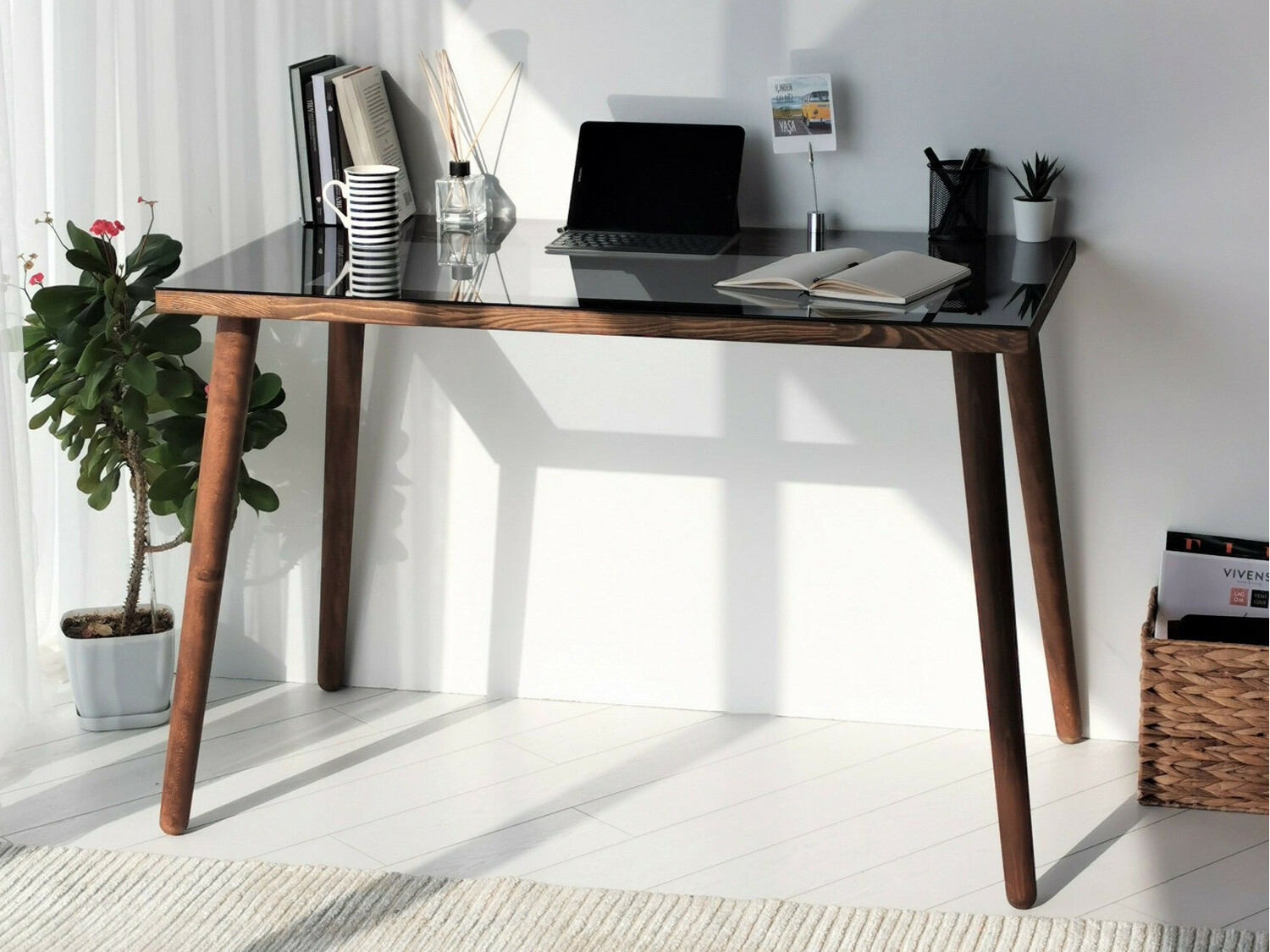 Pisalna miza Kailua 655