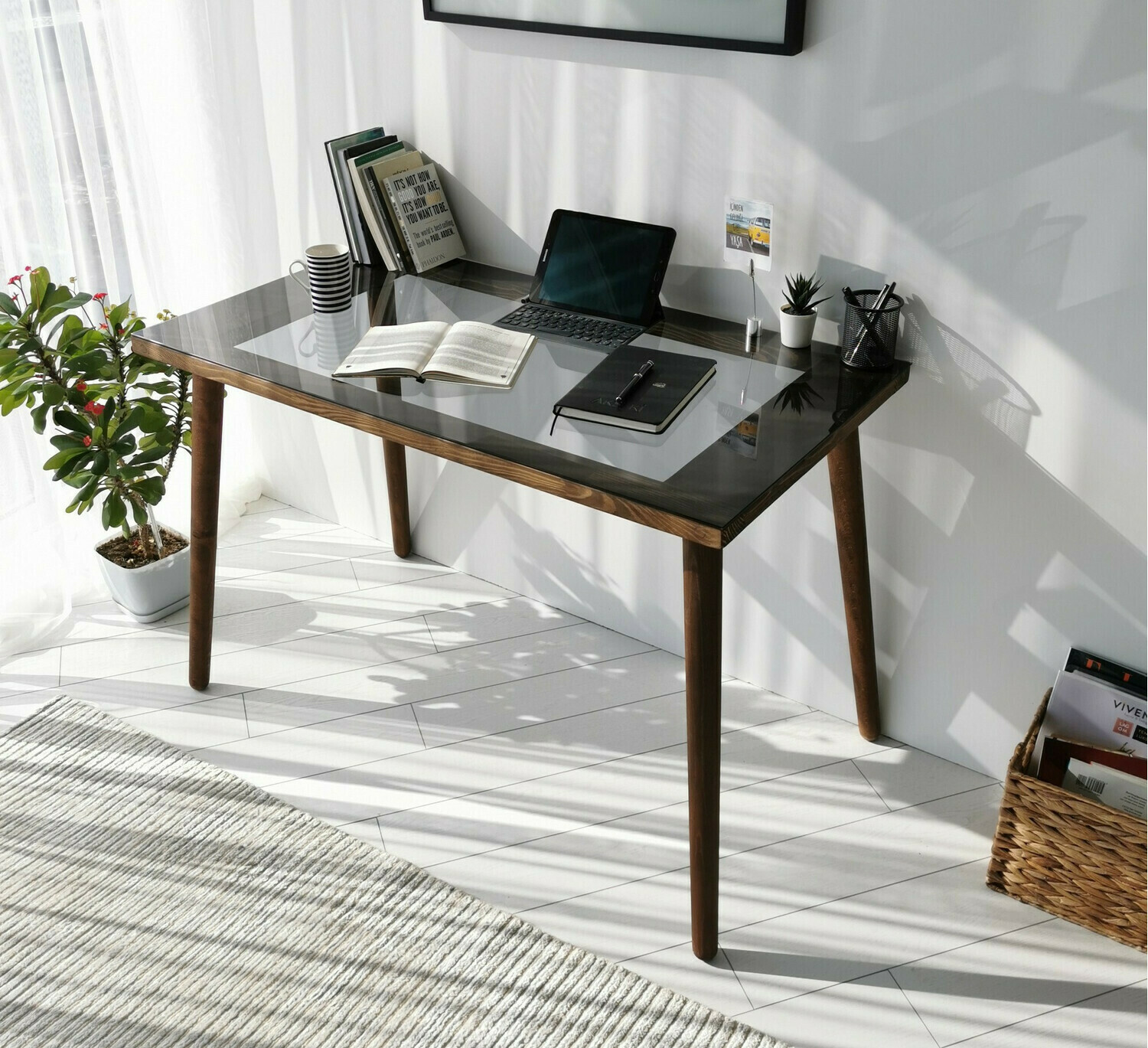 Pisalna miza Kailua 655