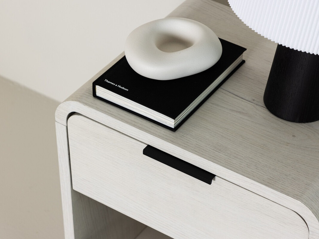 Nočna omarica Dallas 4218