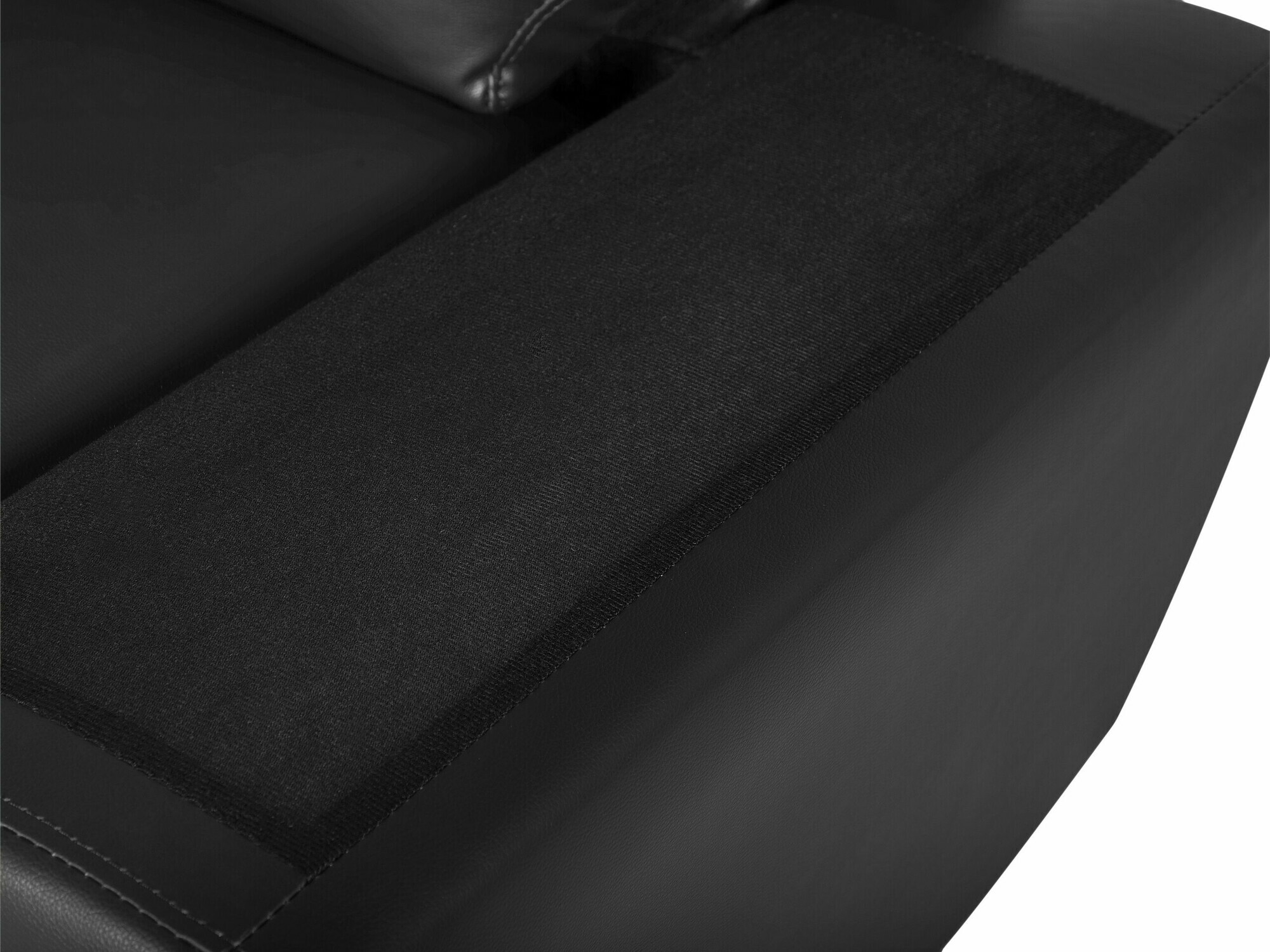 Kavč Berwyn 1325 (Črna)