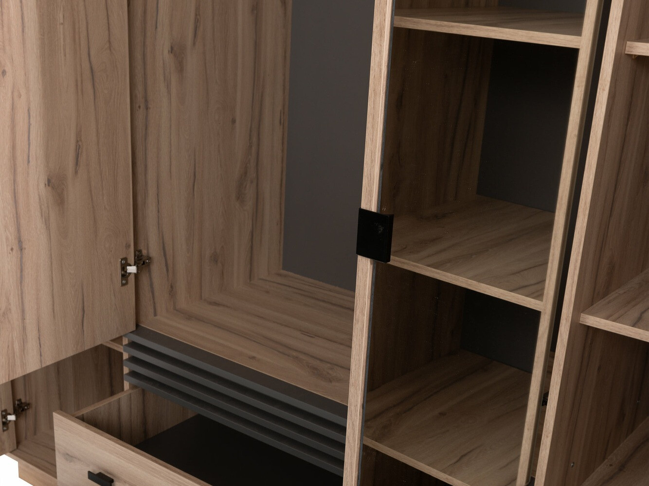 Garderobna omara Livlevo 116