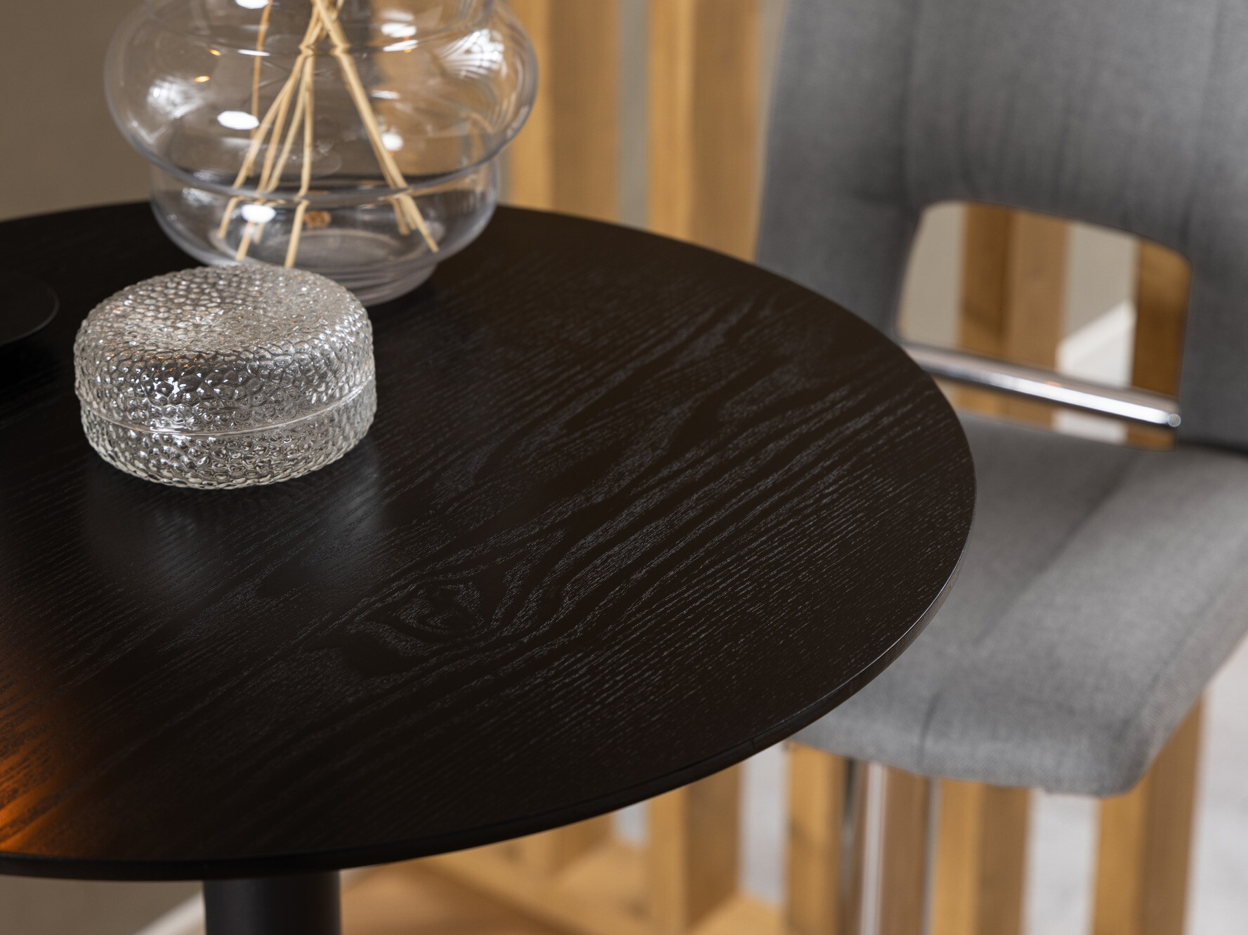 Srednje visok barski stol Norsica 164 (Svetlo siva + Srebrna)