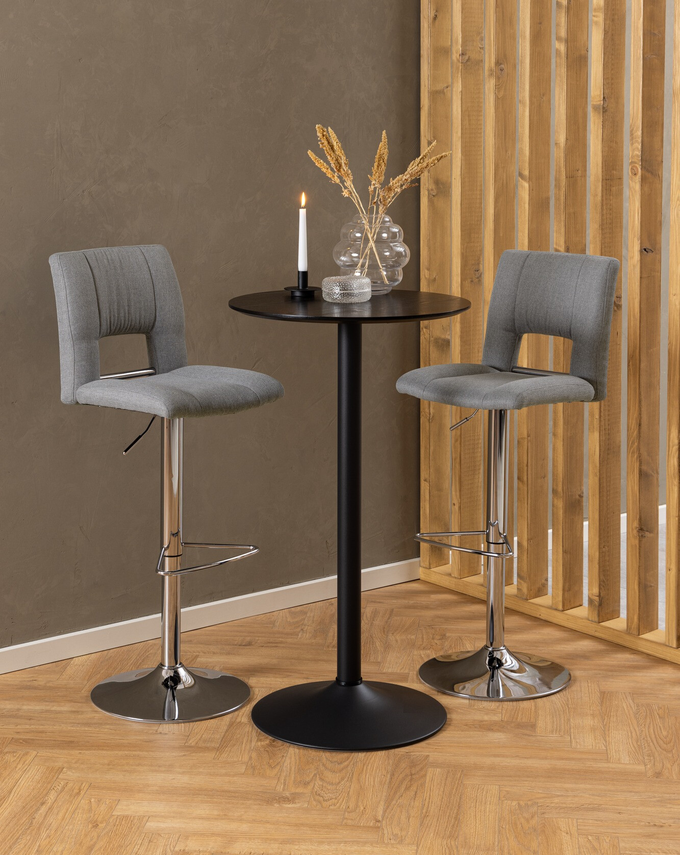Srednje visok barski stol Norsica 164 (Svetlo siva + Srebrna)