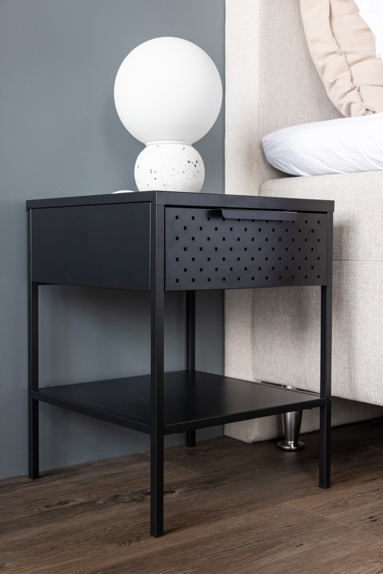 Nočna omarica Dallas 4299 (Črna)