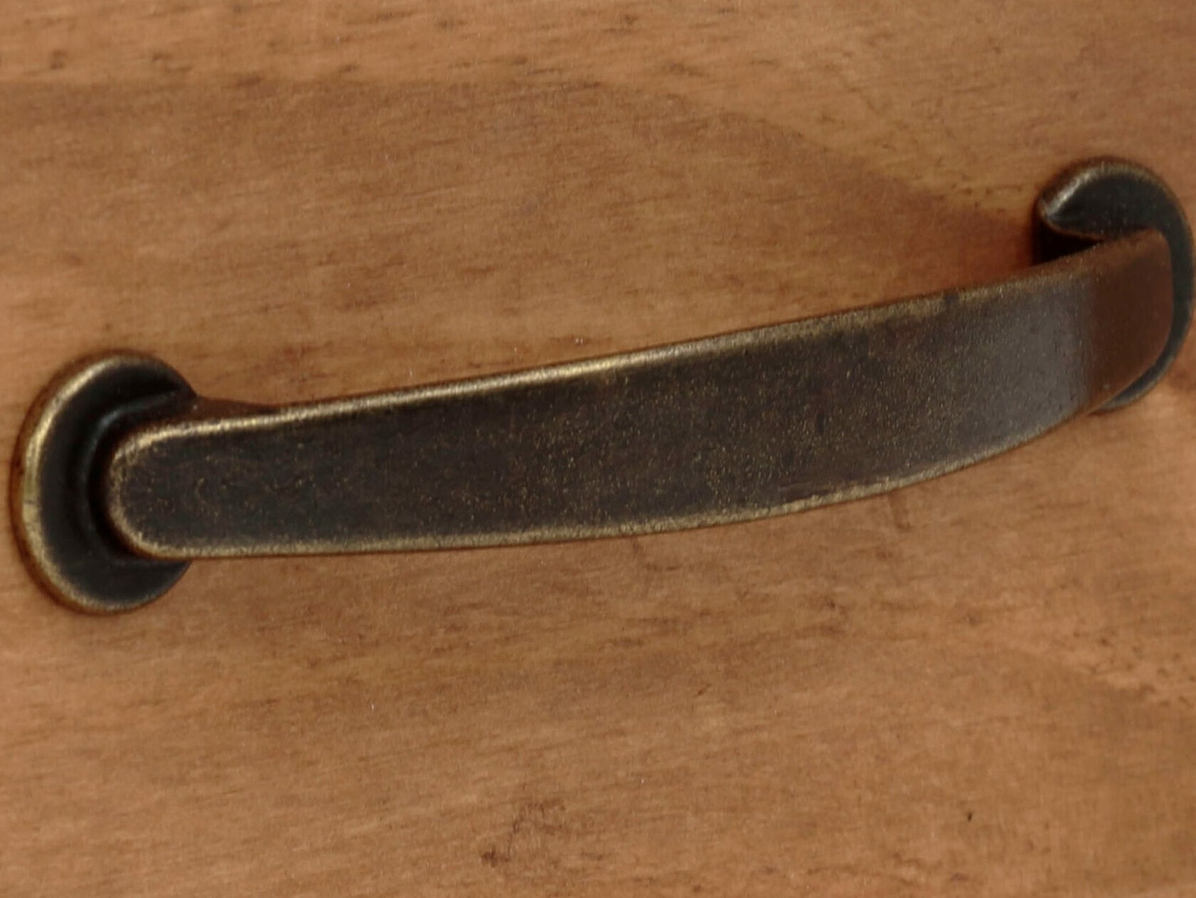 TV-omarica Tolelio 122 (Bela + Bor)