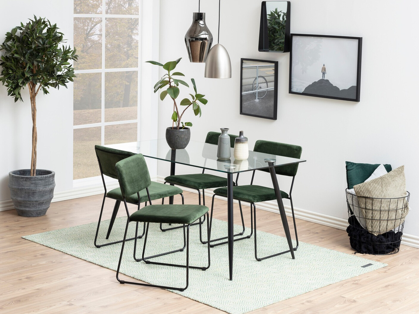 Jedilniški komplet Norsica 557 (Temno zelena + Črna)