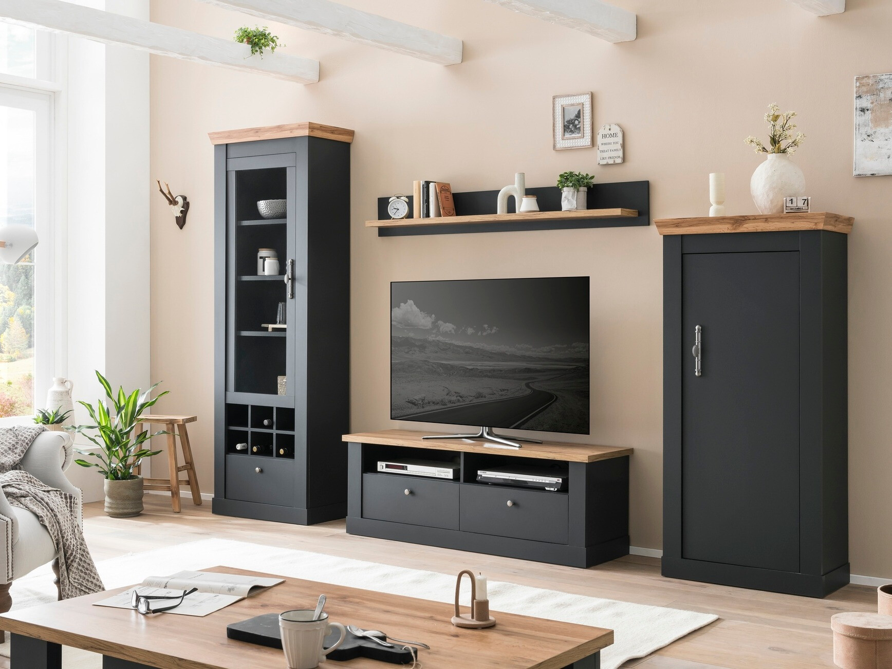 Stenska polica Levbalu 111