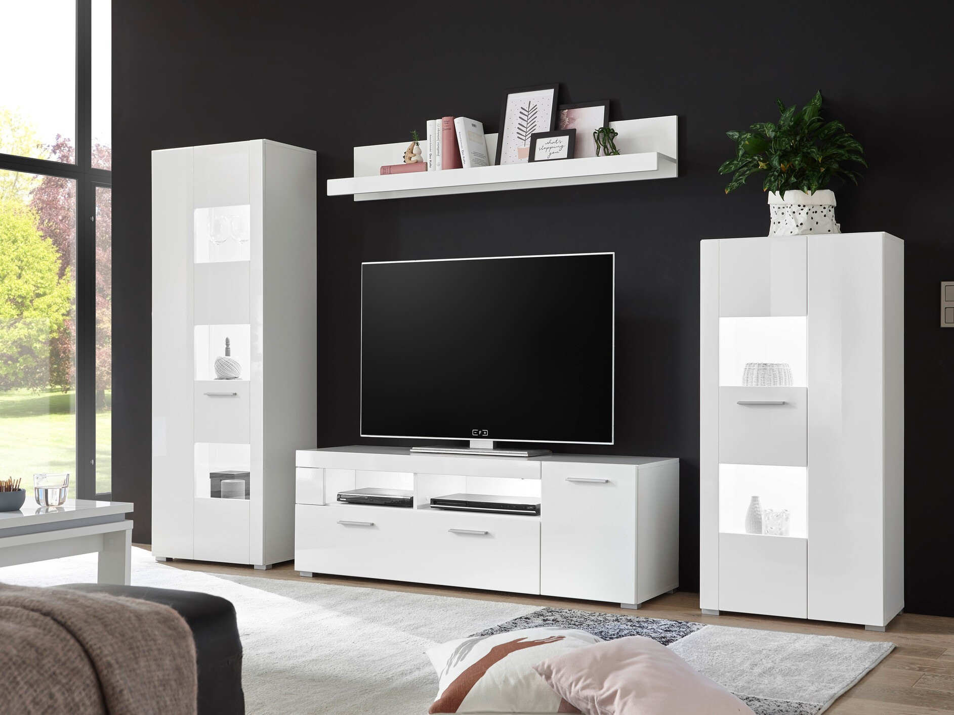 Stenska polica Voleva 111