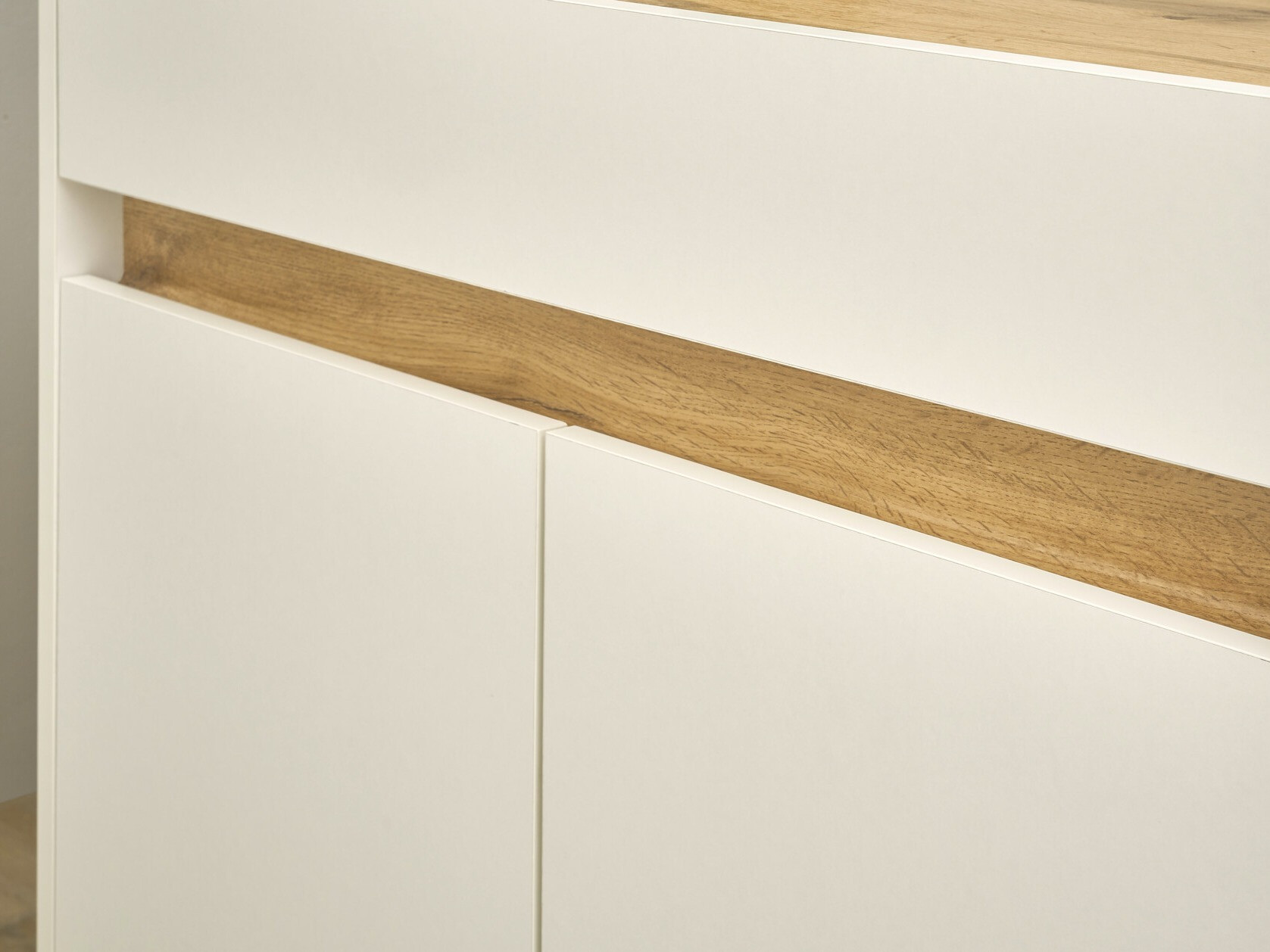 Komoda Elbsori 117 (Bela + Wotan hrast)