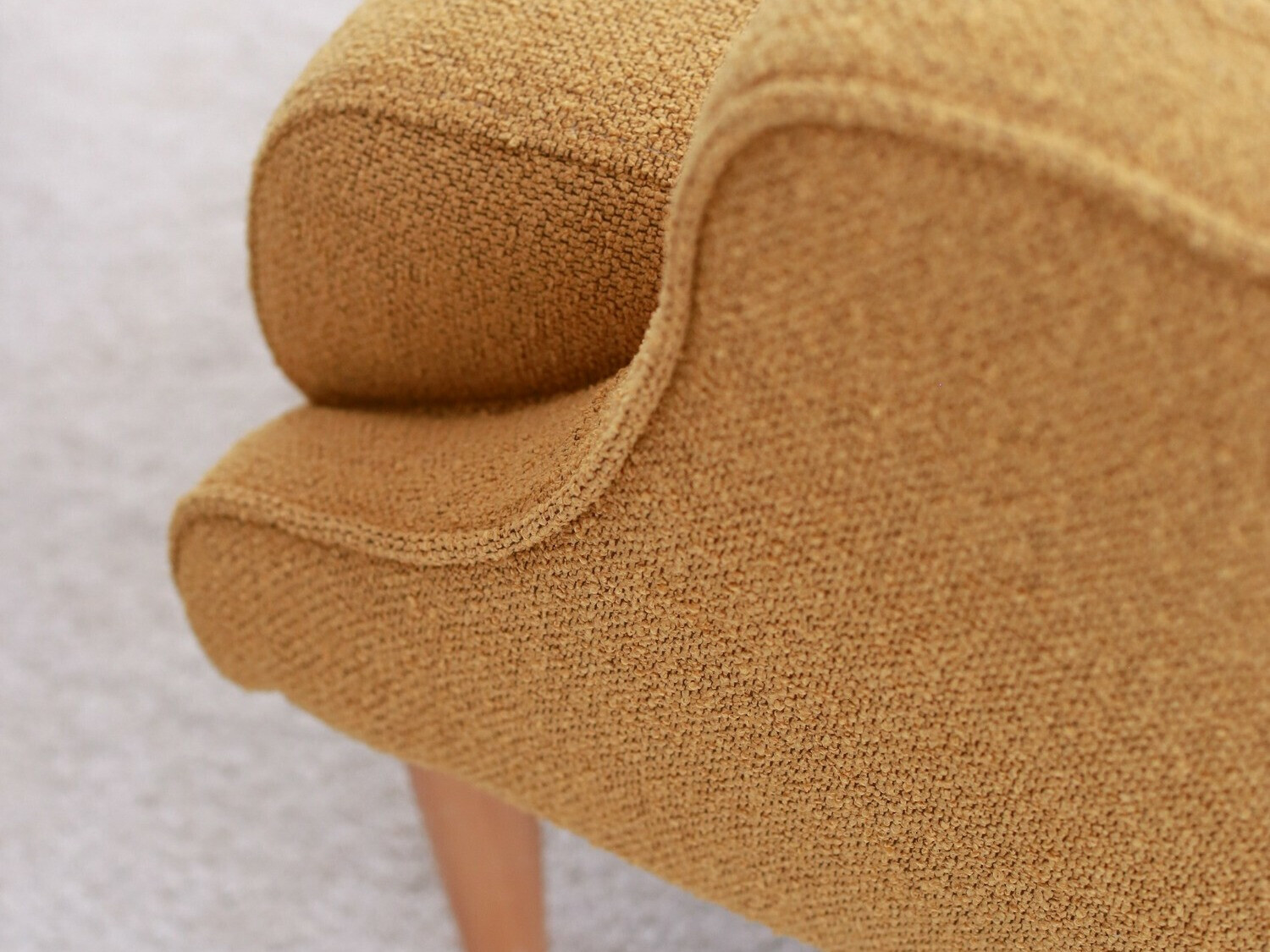 Fotelj Altadena 571 (Temno rumena)